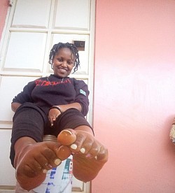 From 🇰🇪 with gorgeous feet